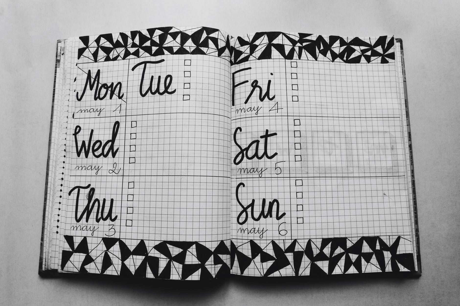 How to Create a House Cleaning Schedule and Stick to it