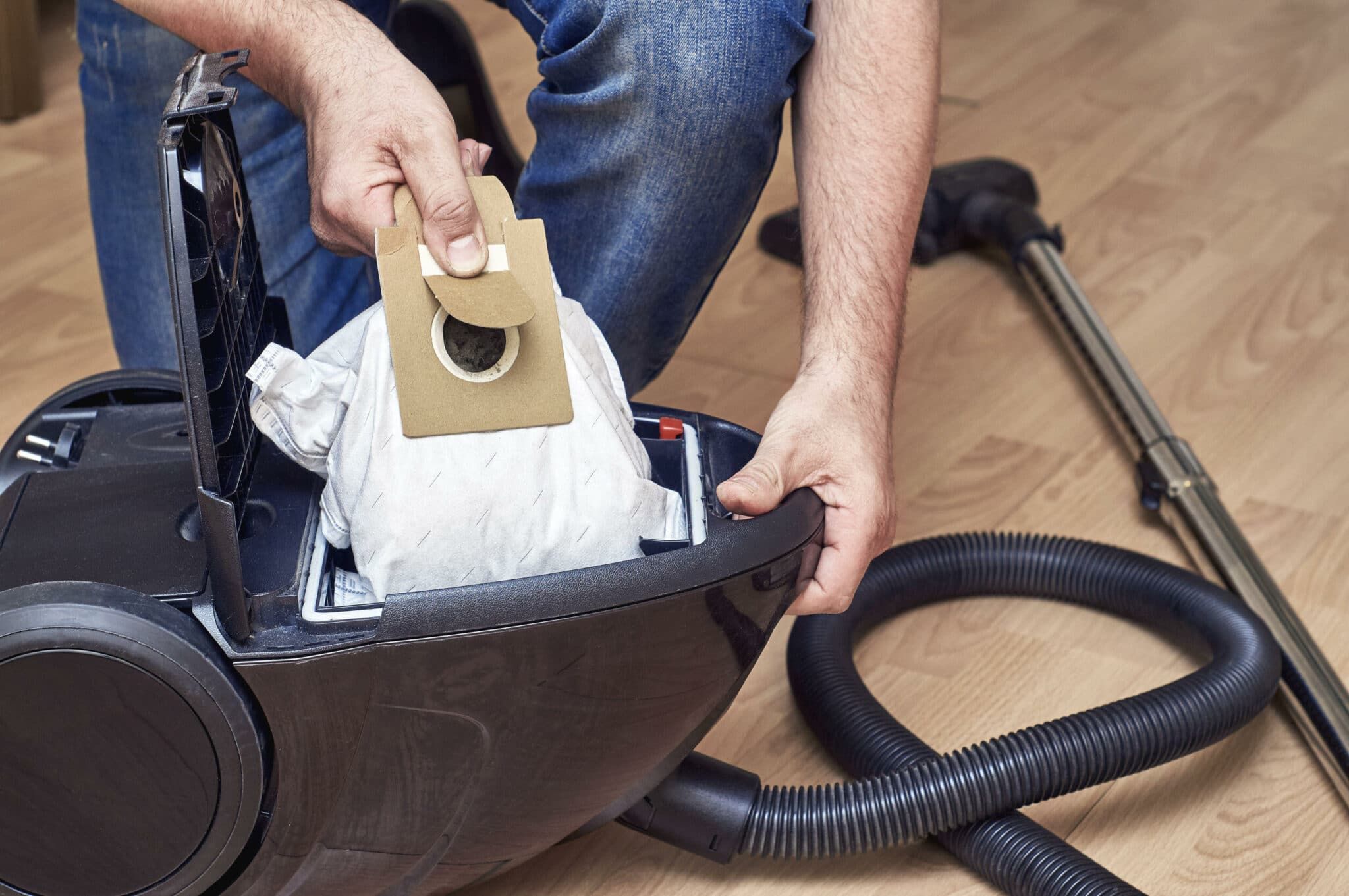 Changing a vacuum bag
