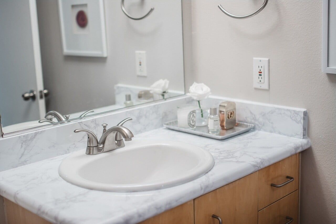 Cleaning bathroom nooks and counters